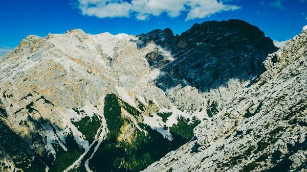 Comment organiser une croisière pour explorer les réserves naturelles de Madagascar?